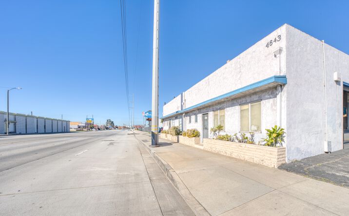 Pictures of Industrial property located at 4643 W Rosecrans Ave, Hawthorne, CA 90250 for sales - image #1