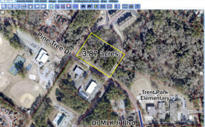 Pictures of Land property located at 1100 Pinetree Drive, Trent Woods, NC 28562 for sales - image #1