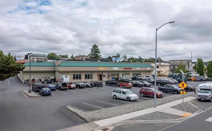 Pictures of Retail property located at 656 SE Bayshore Dr, Oak Harbor, WA 98277 for sales - image #1