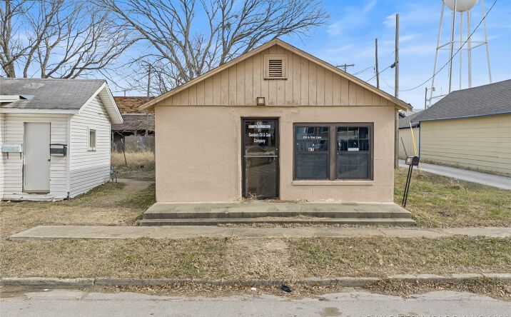 Pictures of Office property located at 101 S 4th, Marietta, OK 73448 for sales - image #1