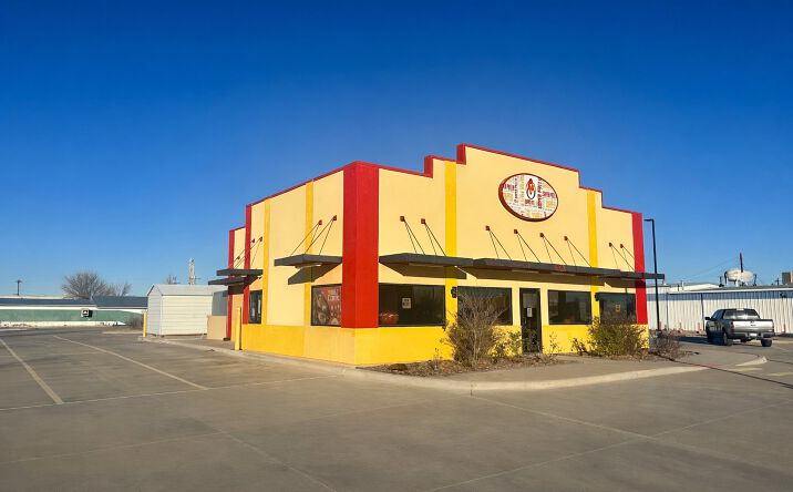 Pictures of Retail property located at 106 S College Avenue, Levelland, TX 79336 for sales - image #1