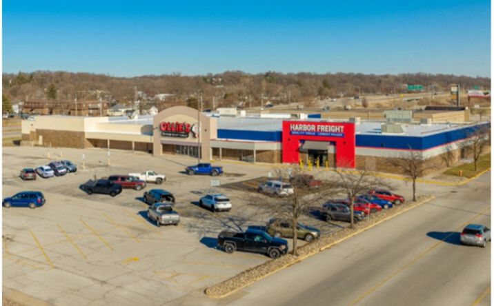 Pictures of Retail property located at 4401 27th St, Moline, IL 61265 for sales - image #1
