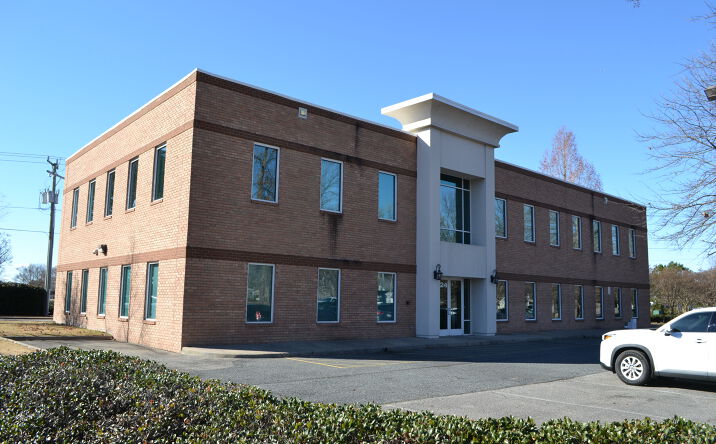 Pictures of Office property located at 824 Greenbrier Pkwy, Chesapeake, VA 23320 for sales - image #1
