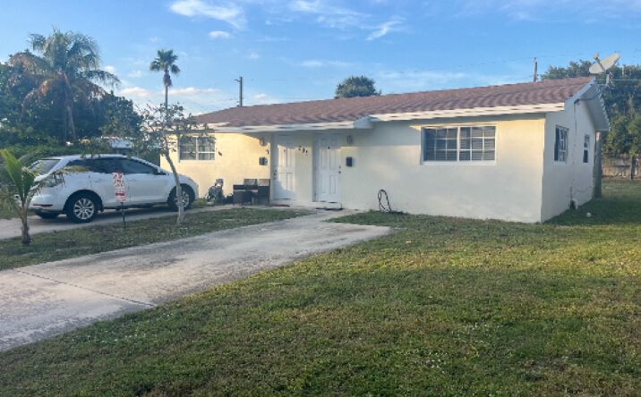 Pictures of Multifamily property located at 203 SE 4th Avenue, Boynton Beach, FL 33435 for sales - image #1