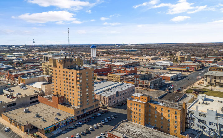 Pictures of Multifamily, Office, Retail property located at 17 E 2nd Ave, Hutchinson, KS 67501 for sales - image #1