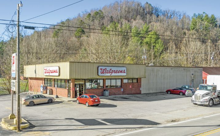 Pictures of Retail property located at 551 Main St, McKee, KY 40447 for sales - image #1