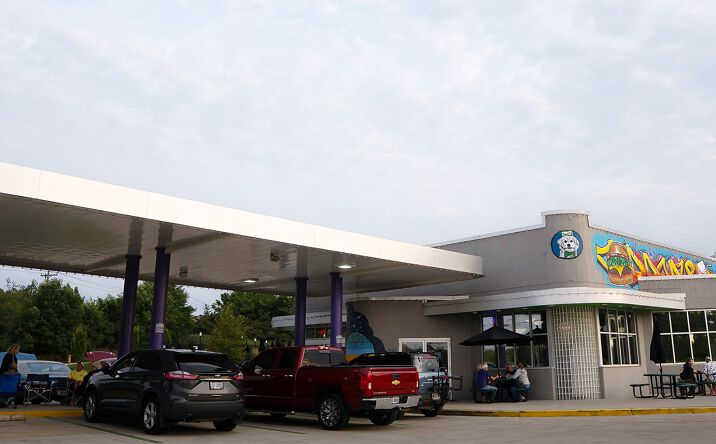 Pictures of Retail property located at 350 E Steels Corners Rd, Cuyahoga Falls, OH 44224 for sales - image #1