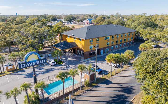 Pictures of Hospitality, Multifamily property located at 1768 Beach Blvd, Biloxi, MS 39531 for sales - image #1