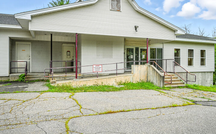 Pictures of Mixed Use, Office, Retail property located at 10 Pet Haven Ln, Augusta, ME 04330 for sales - image #1