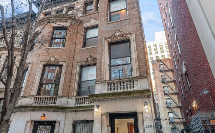 Pictures of Multifamily property located at 259 W 90th St, New York, NY 10024 for sales - image #1