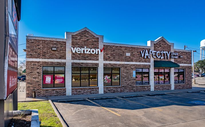 Pictures of Retail property located at 3420 7th St, Bay City, TX 77414 for sales - image #1