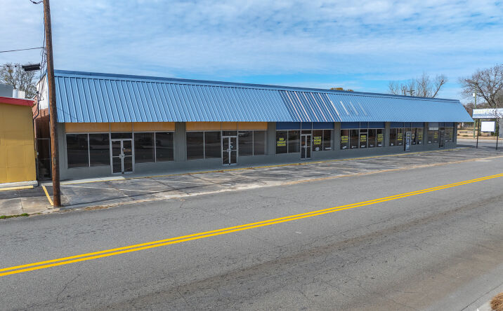 Pictures of Retail property located at 3 1st St NW, Moultrie, GA 31768 for sales - image #1