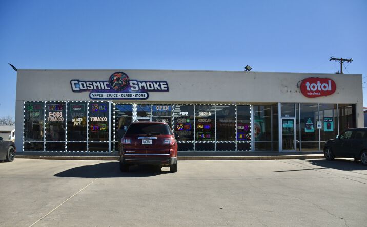 Pictures of Retail property located at 207 College Ave, Levelland, TX 79336 for sales - image #1