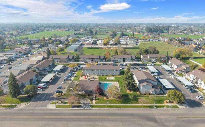 Pictures of Multifamily property located at 1832 Merced St, Madera, CA 93638 for sales - image #1