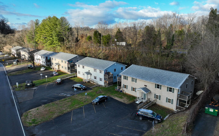 Pictures of Multifamily property located at 1405 Stratford Rd, Kingsport, TN 37664 for sales - image #1