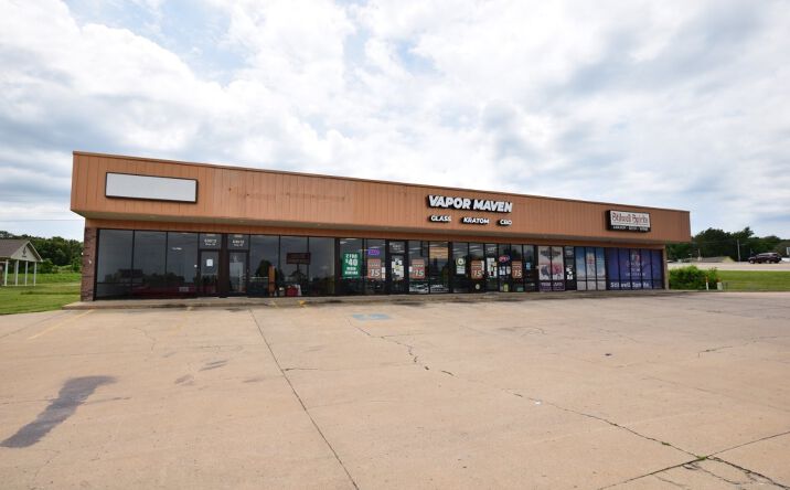 Pictures of Retail property located at 83621 US-59, Stilwell, OK 74960 for sales - image #1