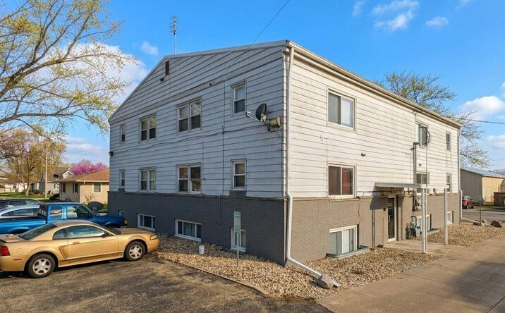 Pictures of Multifamily property located at 522 N Main St, Hanna City, IL 61536 for sales - image #1