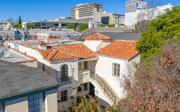 Pictures of Multifamily property located at 205 S Reeves Dr, Beverly Hills, CA 90212 for sales - image #1