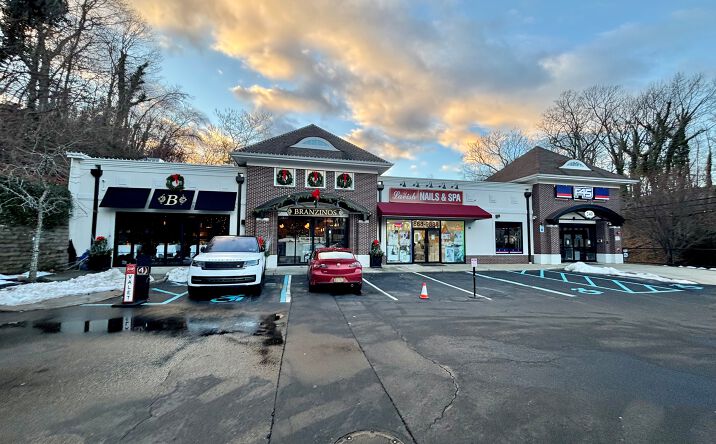 Pictures of Retail property located at 240 Fort Salonga Rd, Northport, NY 11768 for sales - image #1