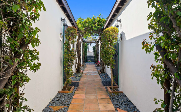 Pictures of Multifamily property located at 2282-84 Congress St, San Diego, CA 92110 for sales - image #1