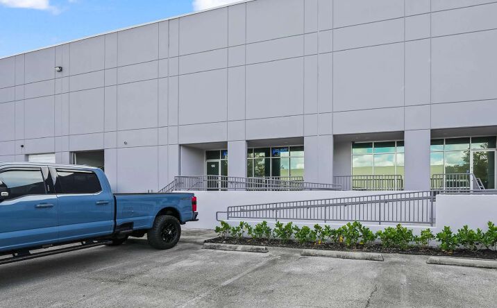 Pictures of Industrial property located at 1700 35th St Unit 108, Orlando, FL 32839 for sales - image #1