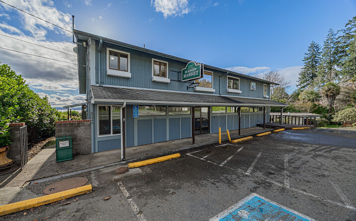 Pictures of Mixed Use property located at 67538 E Bay Rd, North Bend, OR 97459 for sales - image #1