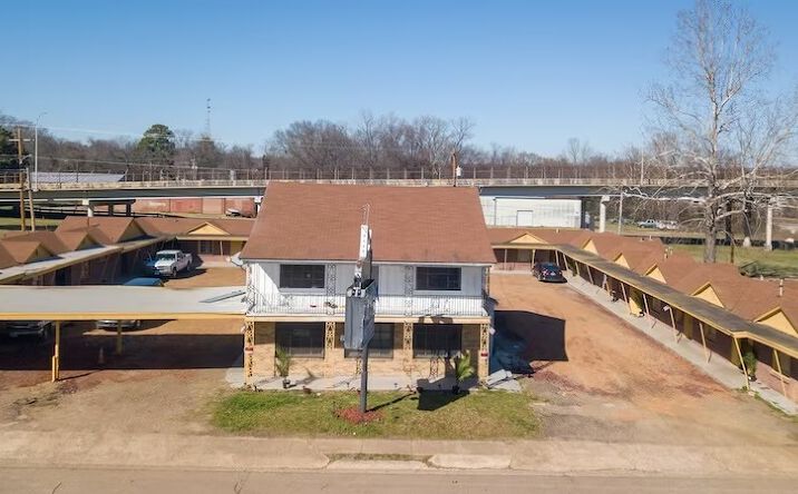 Pictures of Hospitality, Multifamily property located at 1220 W 7th St, Texarkana, TX 75501 for sales - image #1