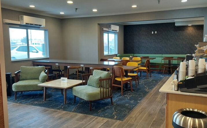 Pictures of Hospitality property located at 1417 Hickory Point Dr, Forsyth, IL 62535 for sales - image #1