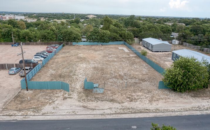 Pictures of Land property located at 1004 S W Dr, Leander, TX 78641 for sales - image #1