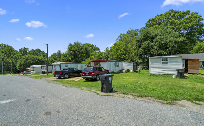 Pictures of Mobile Home Park property located at 411 Rental Dr, Kannapolis, NC 28081 for comps - image #1