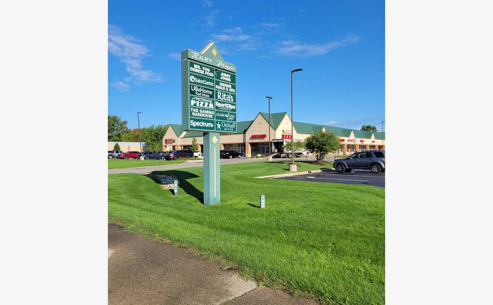 Pictures of Office, Retail property located at 12659 Riley St, Holland, MI 49424 for sales - image #1