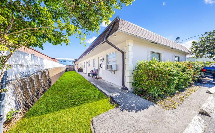 Pictures of Multifamily property located at 240 SE 9th Ave, Pompano Beach, FL 33060 for sales - image #1