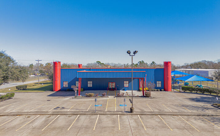 Pictures of Industrial, Retail property located at 303 Spruce St, Dickinson, TX 77539 for sales - image #1