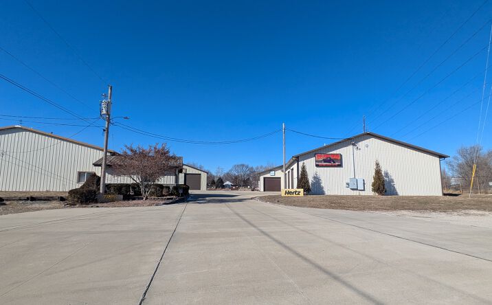 Pictures of Industrial property located at 923 N Kickapoo St, Lincoln, IL 62656 for sales - image #1