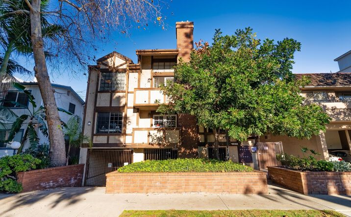 Pictures of Multifamily property located at 1532 Granville Ave, Los Angeles, CA 90025 for sales - image #1