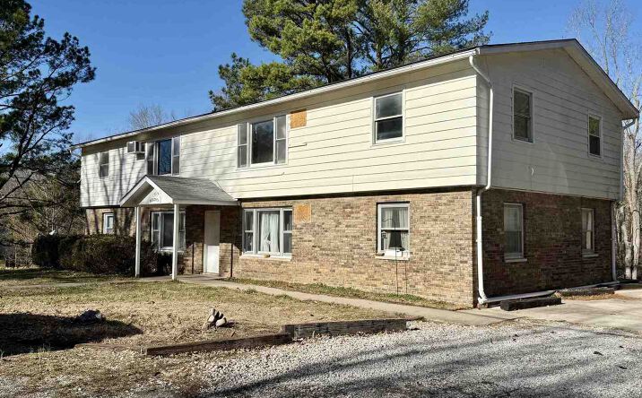Pictures of Multifamily property located at 1457 W Lake Rd, Murphysboro, IL 62966 for sales - image #1