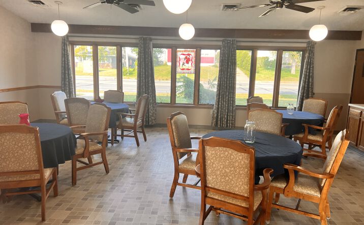Pictures of Senior Living property located at 307 Edgewood Rd SW, Cedar Rapids, IA 52404 for sales - image #1