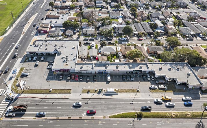 Pictures of Retail property located at 810 W Rosecrans Ave, Compton, CA 90222 for sales - image #1