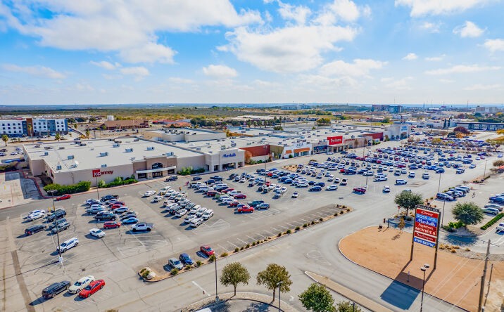Pictures of Retail property located at 2205 Veterans Blvd, Del Rio, TX 78840 for sales - image #1