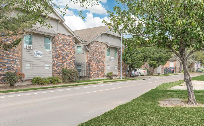 Pictures of Multifamily property located at 6768 Renwick Dr, Houston, TX 77081 for sales - image #1