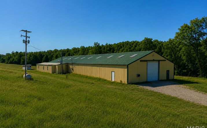 Pictures of Industrial property located at 37 Fairview Rd, Richland, MO 65556 for sales - image #1