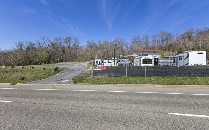 Pictures of Industrial, Mixed Use, Multifamily, Retail property located at 3450-3460 highway 75, Kingsport, TN 37663 for sales - image #1