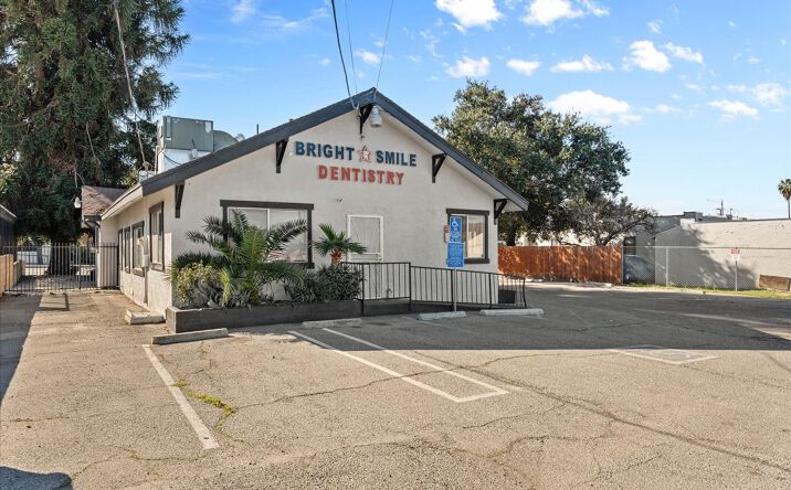 Pictures of Office property located at 1020 E Florida Ave, Hemet, CA 92543 for sales - image #1