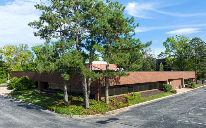 Pictures of Office, Mixed Use property located at 2029 Woodland Pkwy, St. Louis, MO 63146 for sales - image #1