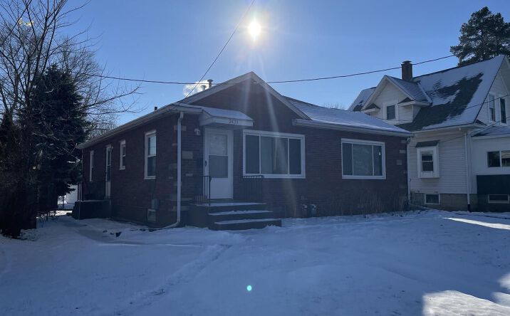 image of property at 2433 W LOCUST ST Davenport IA 52804-3336