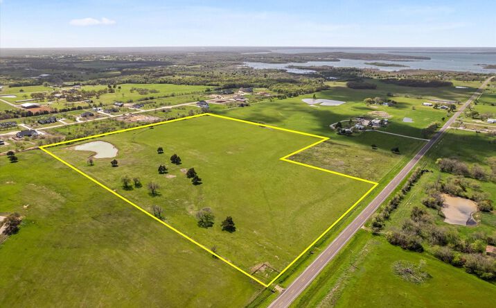 Pictures of Land property located at 701 W Walcott St, Pilot Point, TX 76258 for sales - image #1