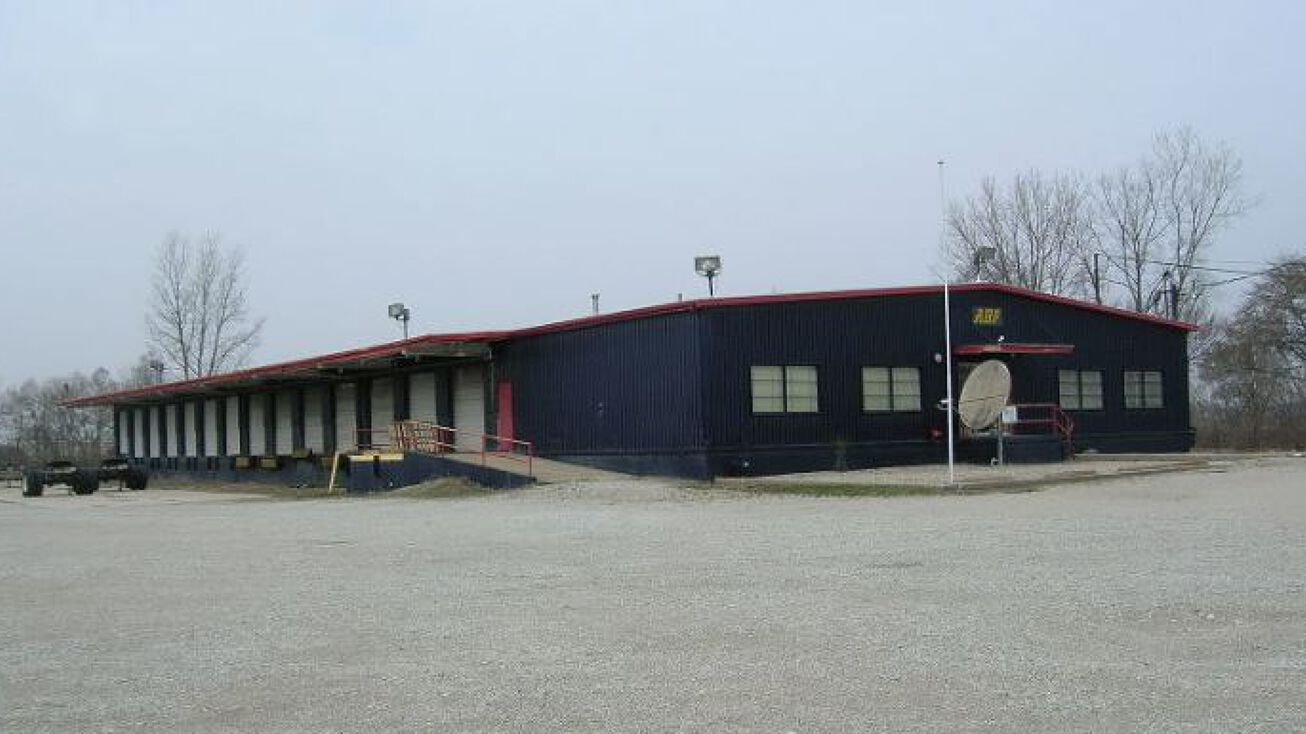 3921 S Cowan Rd, Muncie, IN 47302