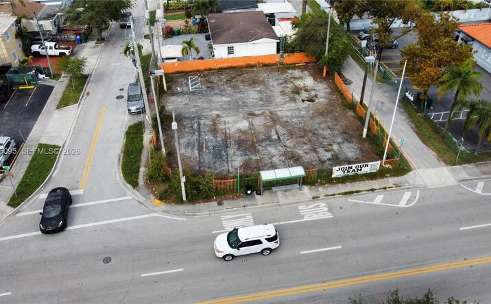Pictures of Land property located at 705 NW 18th Pl, Miami, FL 33125 for sales - image #1