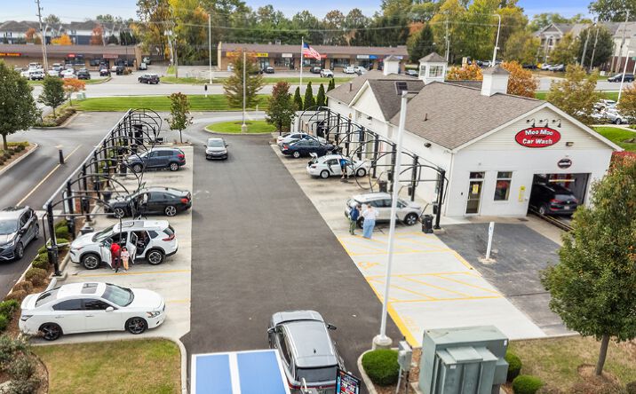 Pictures of Retail, Special Purpose property located at 460 Lazelle Rd, Columbus, OH 43240 for sales - image #1