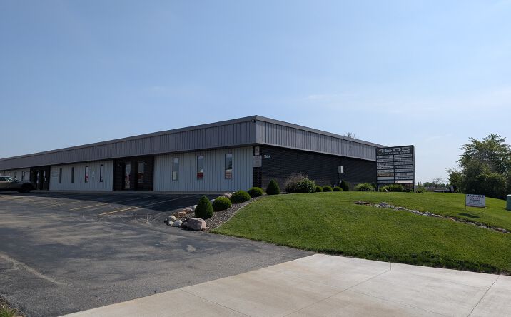 Pictures of Office property located at 1605 W Candletree Dr, Peoria, IL 61614 for sales - image #1